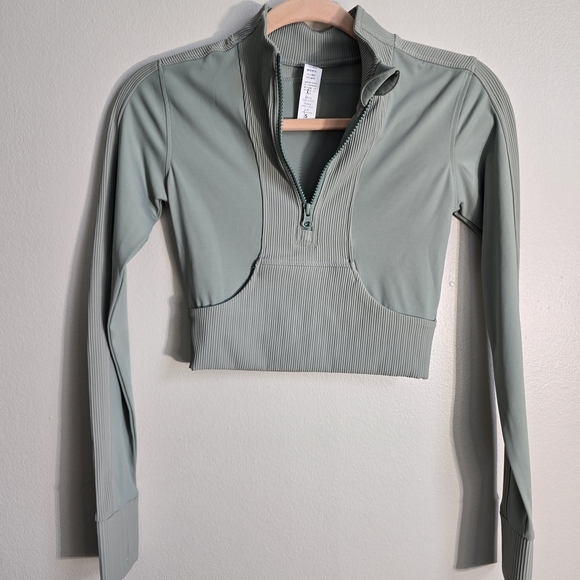 Tops - Women's Sage Green Long Sleeve Athletic Top w Thumb Holes